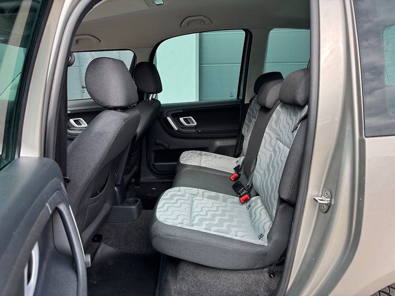 Škoda Roomster (2008) 1.4TDi - fotka 11 z 33
