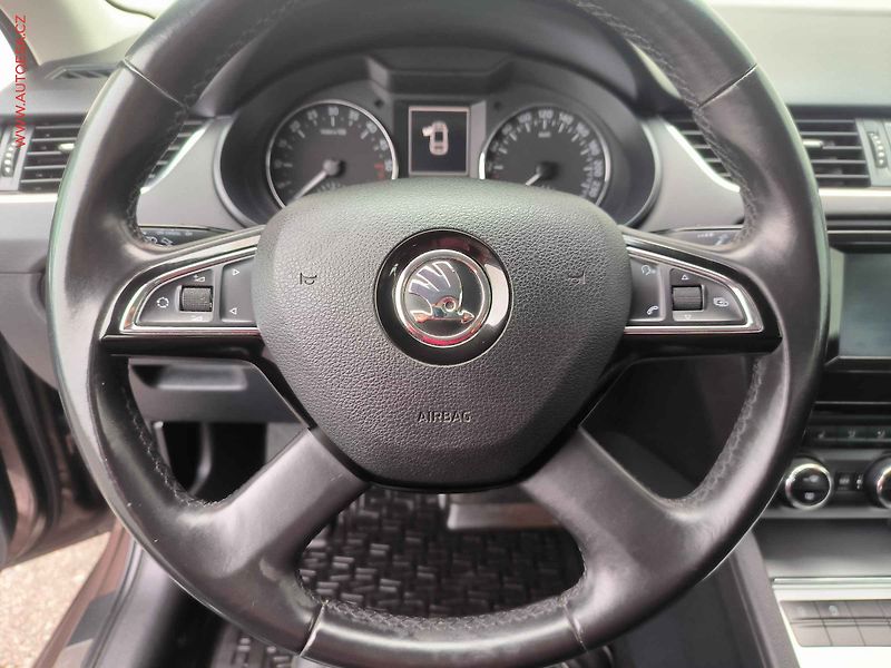 Škoda Octavia (2013) 1.6 TDi, DSG, park.čidla - fotka 17 z 23