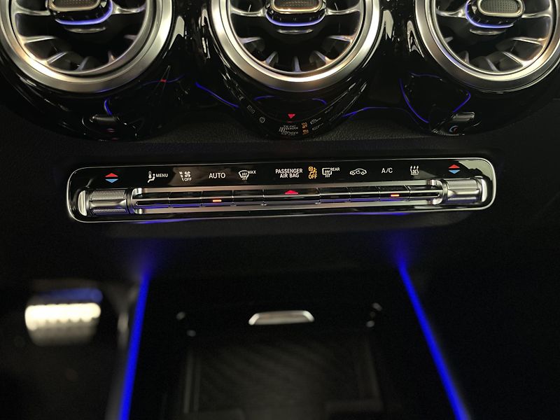 Mercedes-Benz EQB 300 4Matic - fotka 31 z 33
