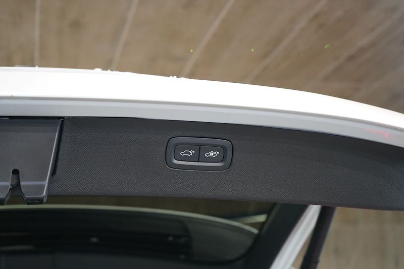 Volvo XC90 T8 PLUS Dark, Vzduch,Ventilace - fotka 17 z 50
