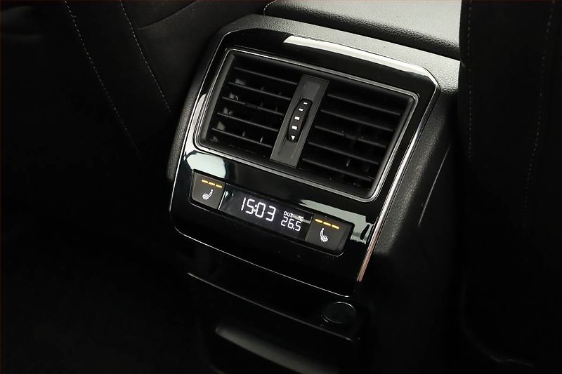 Škoda Superb (2015) Style 2.0 TDI, Automat - fotka 14 z 17