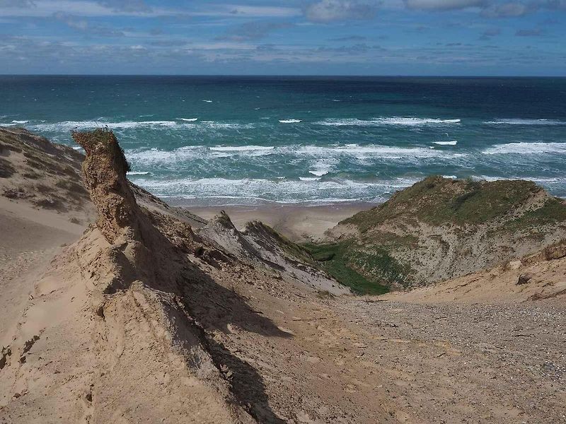 Obří písečná duna Rubjerg Knude vytváří na samotném severu Dánska dojem mnohakilometrové pouště.