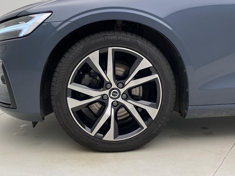 Volvo V60 B4 DARK PLUS AUT CZ - fotka 36 z 54