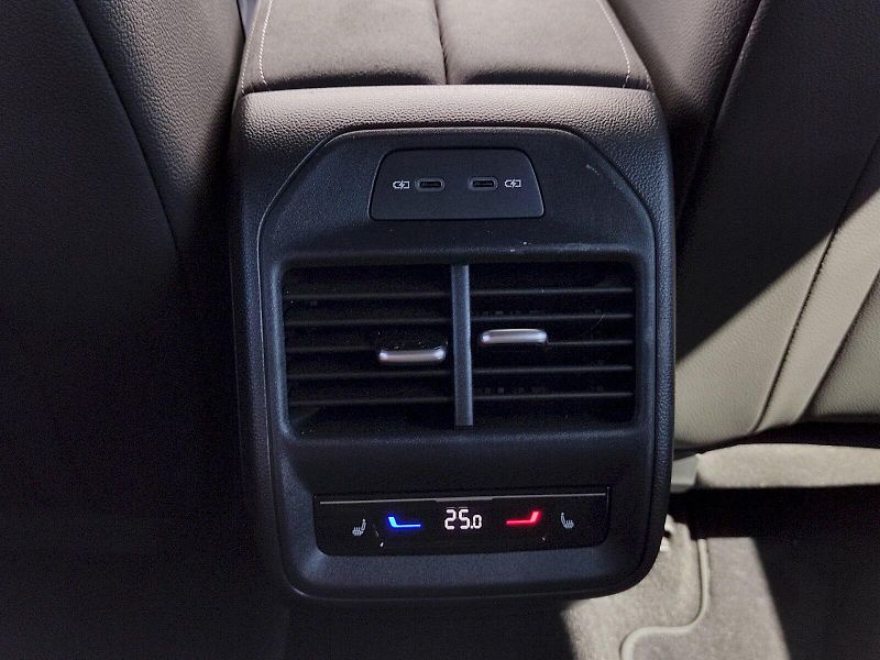 Škoda Superb (2025) iV SportLine 1,5 Tsi 150 Kw DS - fotka 33 z 44