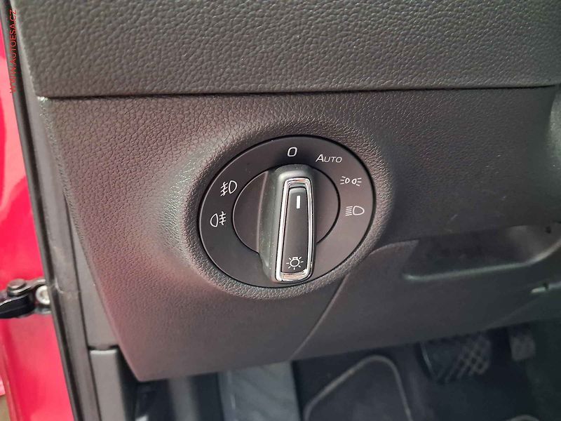 Škoda Karoq (2018) 1.6 TDi, Style, DSG, TZ, navi - fotka 14 z 18
