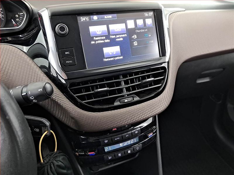 Peugeot 2008 (2015) 1.4 HDi, Tempomat - fotka 12 z 18