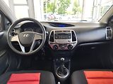 Hyundai i20 (2012) 1.2i 62kW, Klima - náhled 10