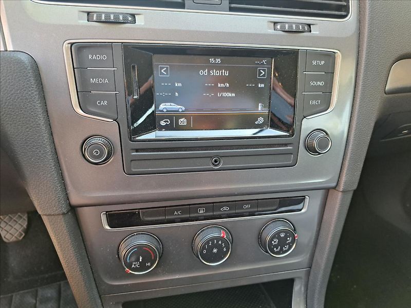 Volkswagen Golf 1,6 TDI Variant - fotka 19 z 45