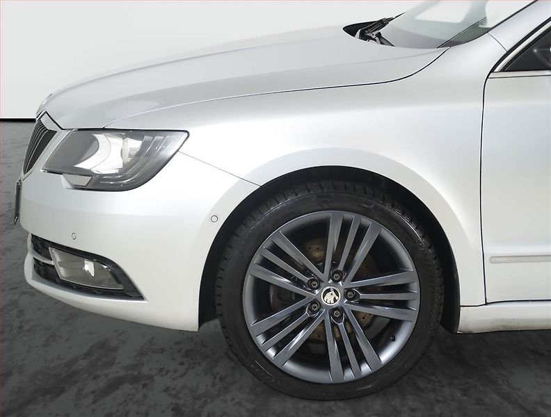 Škoda Superb (2014) Elegance 2.0 TDI, 4X4 - fotka 15 z 27