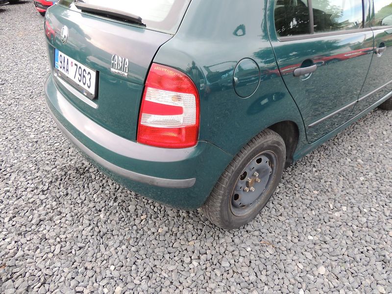 Škoda Fabia (2005) 1.2HTP,40kw,ČR,1majitel - fotka 10 z 33