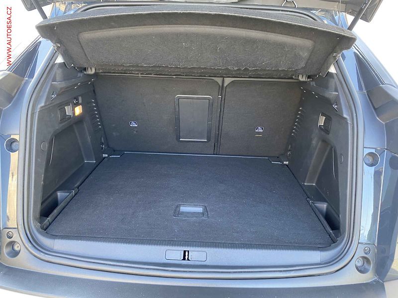 Peugeot 3008 (2019) 1.2 PT, Navi, park.čidla - fotka 7 z 16