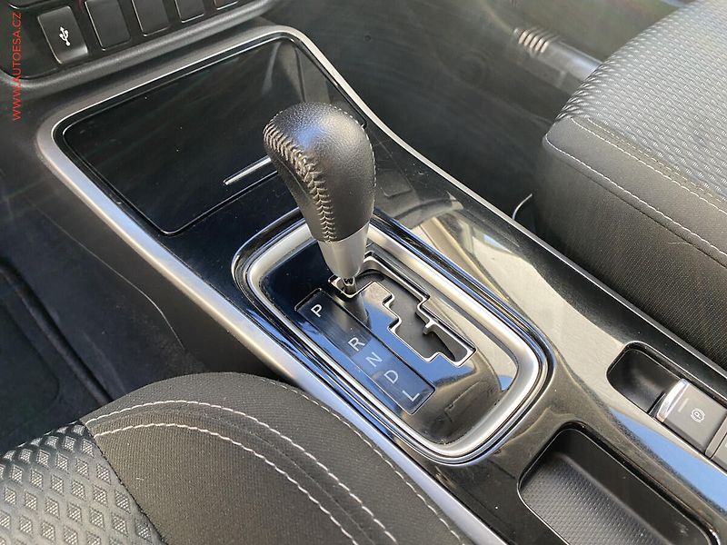 Mitsubishi Outlander (2019) 2.0MiVEC, AT, +ALU, navi, TZ - fotka 14 z 17