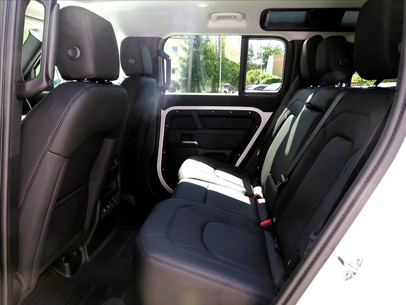 Land Rover Defender 110 D200 S * - fotka 25 z 28