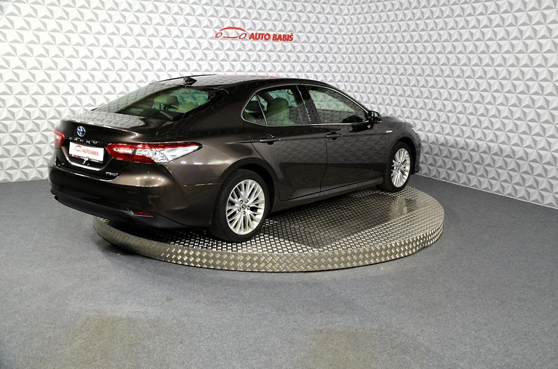 Toyota Camry (2021) 2.5Hyb. Executive AT - fotka 6 z 15