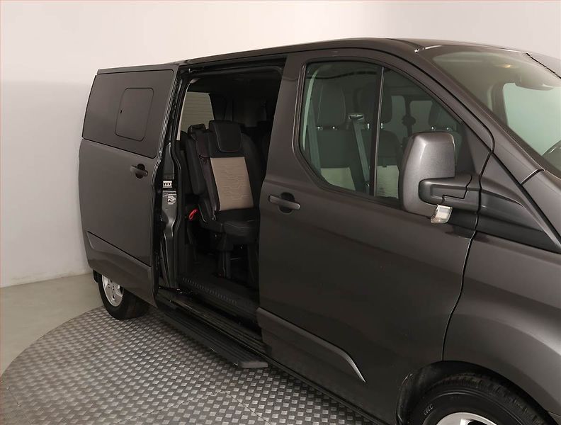 Ford Tourneo Custom (2017) Titanium 2.0 EcoBlue, 1Maj - fotka 18 z 25
