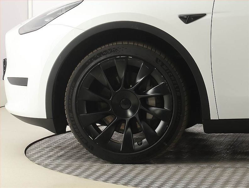 Tesla Model Y (2023) RWD LFP 60kWh, SoH 97% - fotka 14 z 33