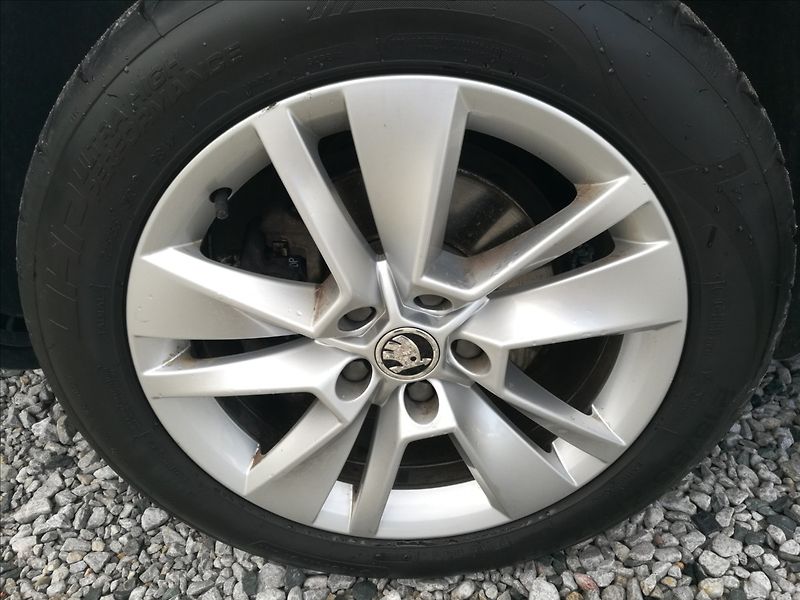 Škoda Karoq 1,5 TSi 1.majitel - fotka 19 z 20