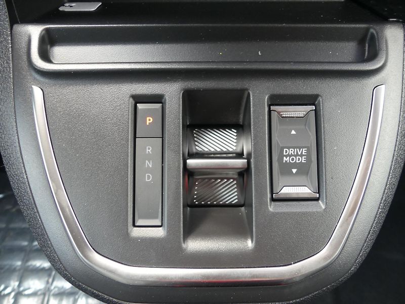 Citroën SpaceTourer (2026) SHINE L3 2.2 BHDi 180 VIP pack - fotka 21 z 34