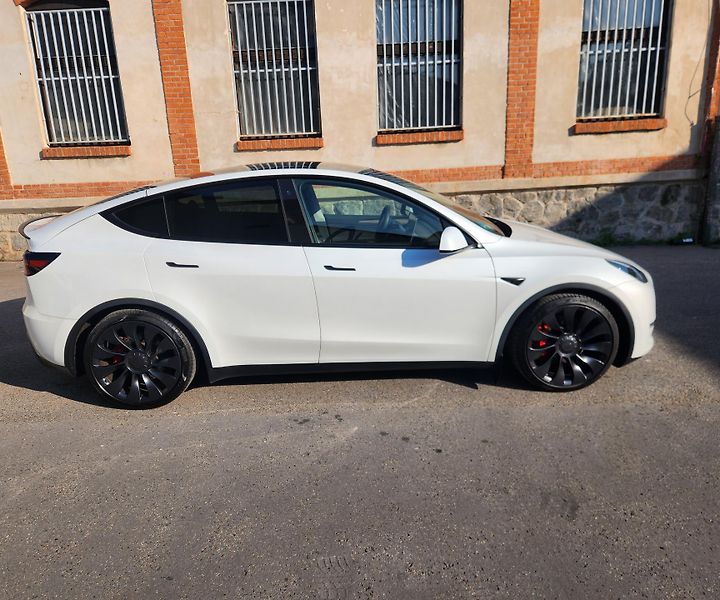 Tesla Model Y (2022)  534KW*78,8KWh*PERFORMANCE* - fotka 2 z 44
