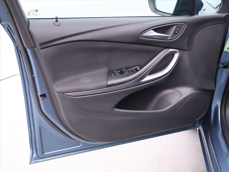 Opel Astra 1,0 T 77kW CZ Klima Serv.Kniha - fotka 10 z 31