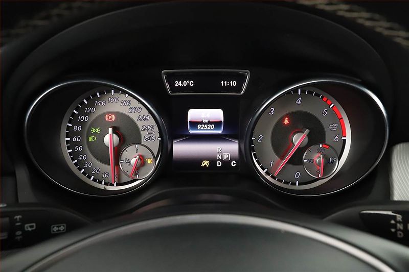 Mercedes-Benz GLA (2016) 200 CDI 4MATIC, 4X4 - fotka 8 z 18