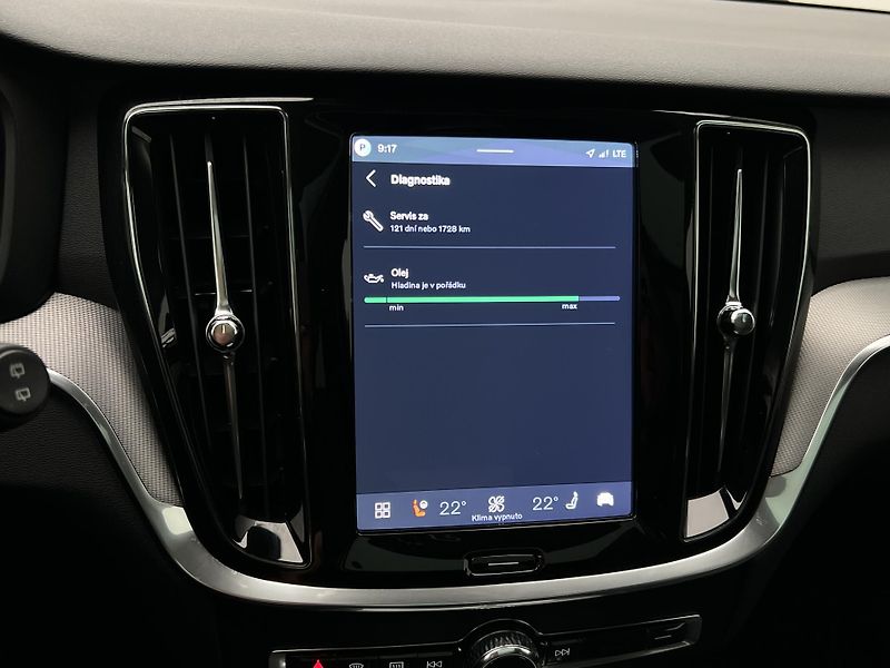 Volvo V60 B4 PLUS DARK AUT 1.maj. - fotka 43 z 47