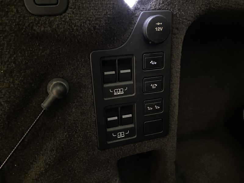 Land Rover Discovery TD6 HSE AWD AUT 7míst - fotka 31 z 44
