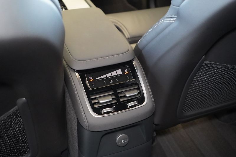 Volvo XC90 T8 PLUS Black Edition, Vzduch - fotka 46 z 50