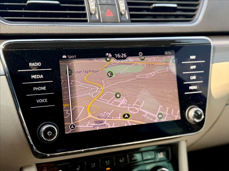 Škoda Superb 2,0 TDI STYLE 4X4 147KW WEBAST - fotka 10 z 13
