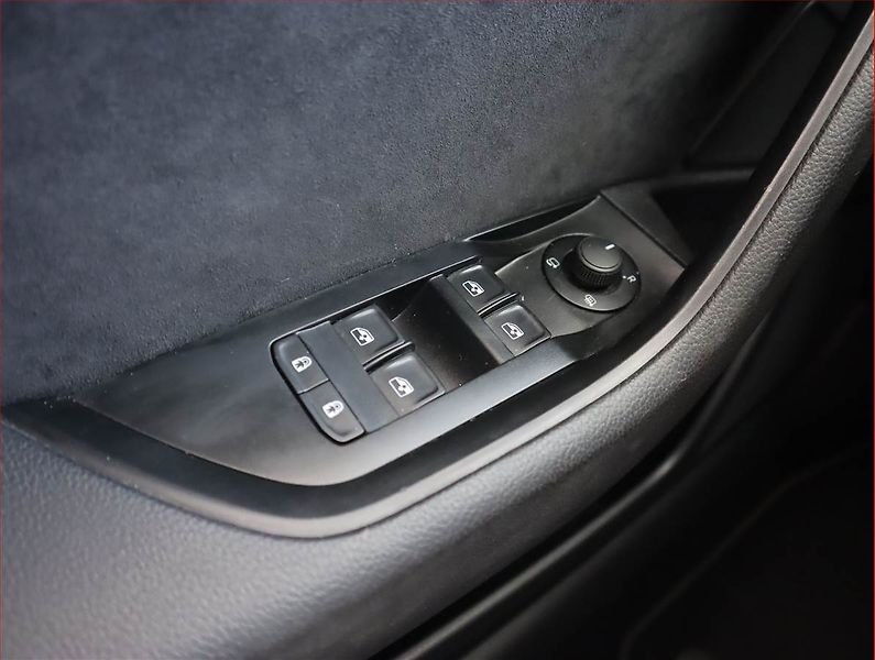 Škoda Superb (2019) Sportline 2.0 TDI, Kůže, Navi - fotka 17 z 20