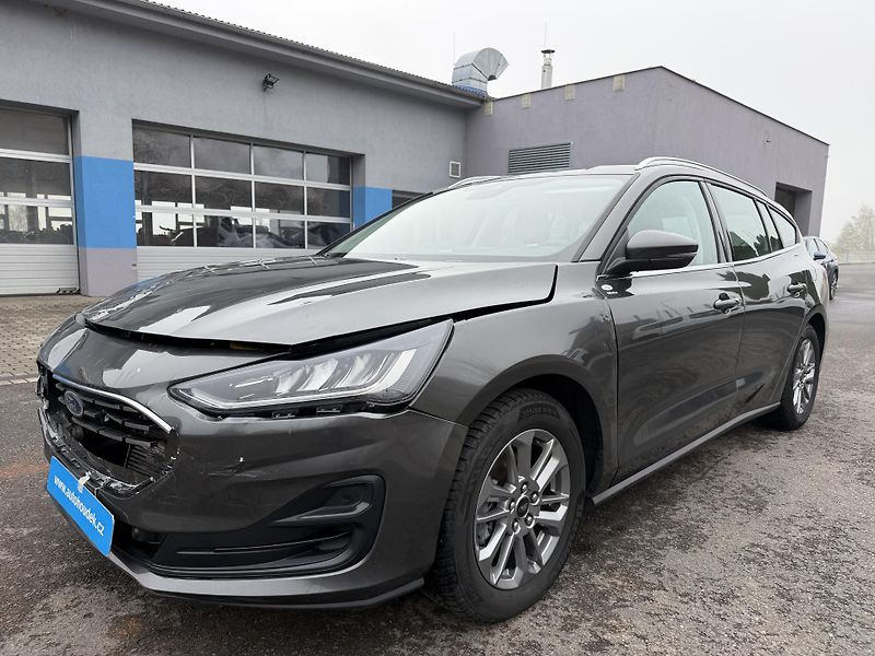Ford Focus Kombi automat Titanium navi - fotka 1 z 17