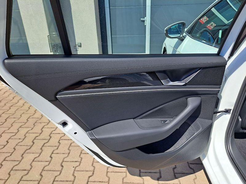 Volkswagen Passat (2025) 1.5 TSI Business 150kW eHybrid - fotka 28 z 31