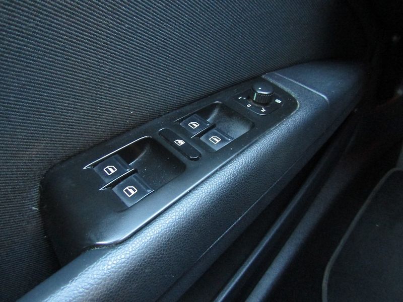 Škoda Superb (2011) 2.0 TDI 103kW  BEZ KOROZE - fotka 31 z 41