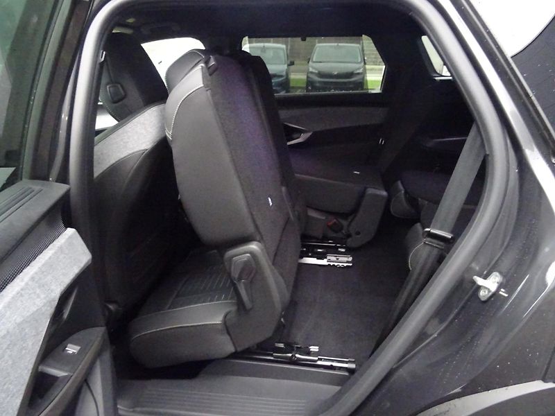 Peugeot 5008 (2026) GT Hybrid 145k e-DCS6 - fotka 17 z 56