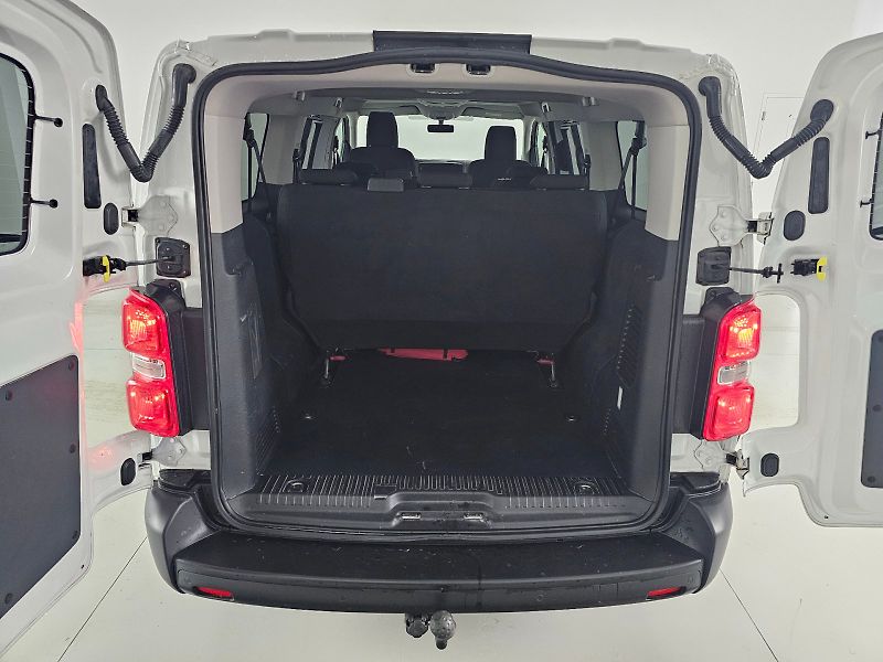 Toyota ProAce Verso (2022) 2.0D 140k L2 8S PROFESIONAL CO - fotka 24 z 24