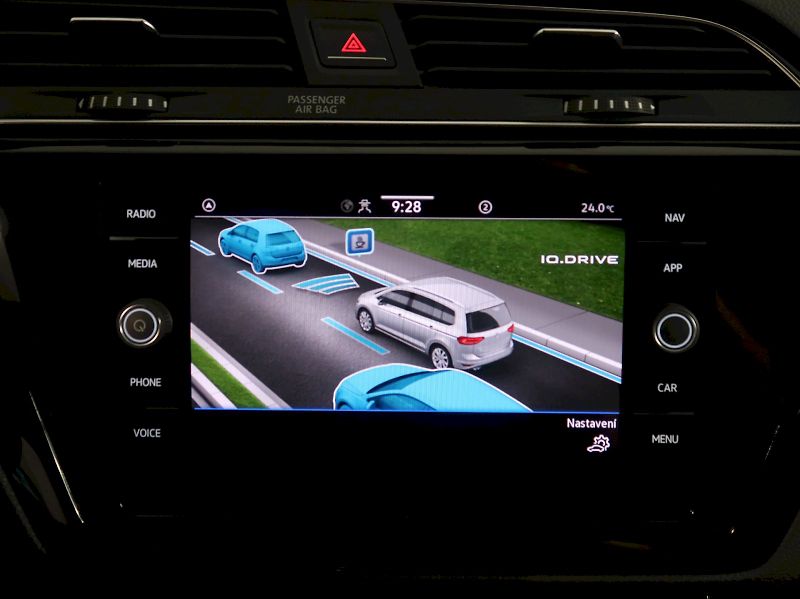 Volkswagen Touran (2023) HIGHLINE 2.0TDI DSG - fotka 26 z 37