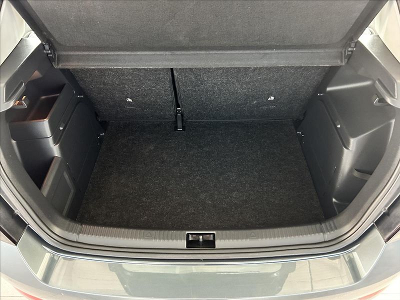 Škoda Fabia 1,0   TSI 70kW,SERVISKA,PŮVOD - fotka 22 z 23
