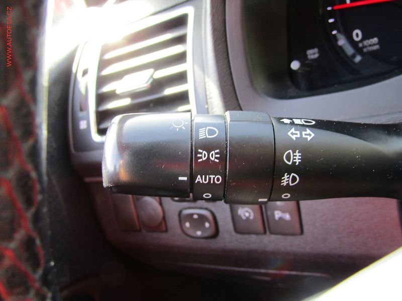 Toyota Avensis (2013) 2.2 D-4D, ČR, AC, navi - fotka 15 z 16