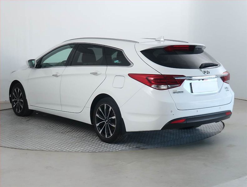 Hyundai i40 (2018) 1.7 CRDi, Navi, Tempomat - fotka 4 z 17