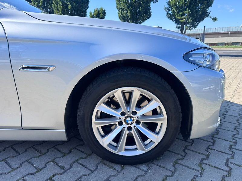 BMW Řada 5 (2014) XDRIVE 520D 2,0 140 KW 2. MAJ - fotka 16 z 47