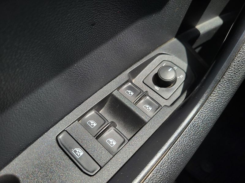 Škoda Karoq 2.0 TDi 110kW 4x4 AMBITION *ČR - fotka 21 z 47