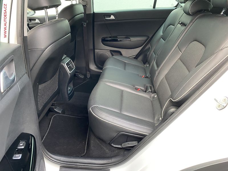 Kia Sportage (2017) 1.6 GDi DreamTeam, Kůže, navi - fotka 10 z 19