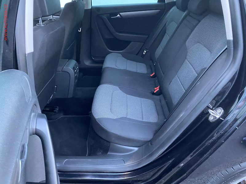 Volkswagen Passat (2012) 2.0 TDi, Comfortline, navi - fotka 10 z 20