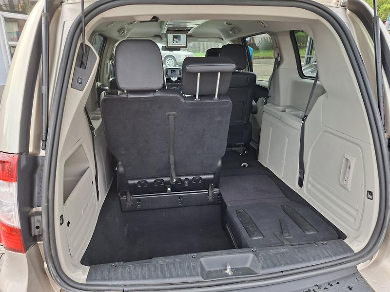 Chrysler Town & Country (2014) 3,6L 7míst, LPG, tažné, 2xkola - fotka 16 z 35