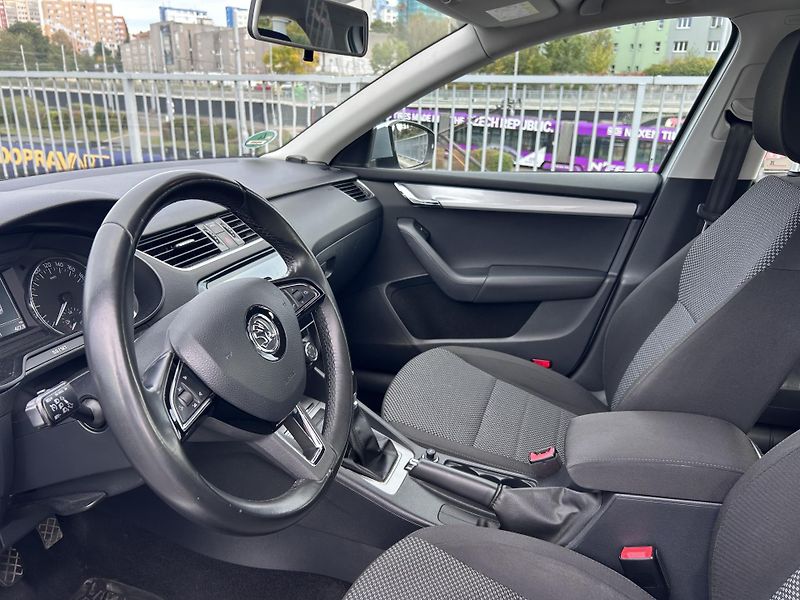 Škoda Octavia 1.2 TSI Ambition - fotka 17 z 35