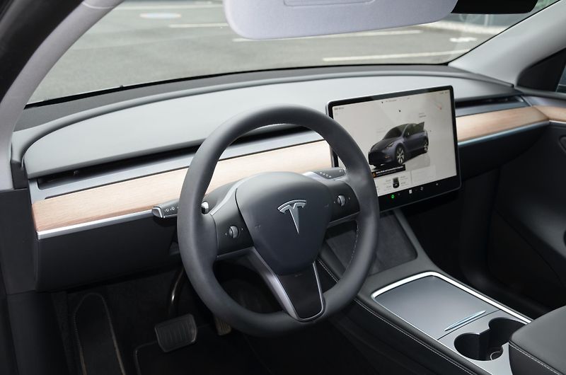 Tesla Model Y (2024) Long Range AWD AT DualMotor - fotka 6 z 13