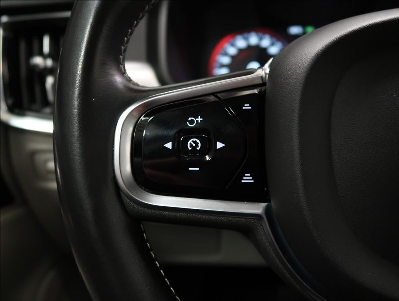 Volvo S90 2,0 D5 AWD INSCRIPTION - fotka 14 z 54