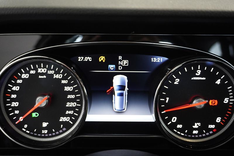 Mercedes-Benz Třídy E 3,0D V6 AUTOMAT - fotka 19 z 27