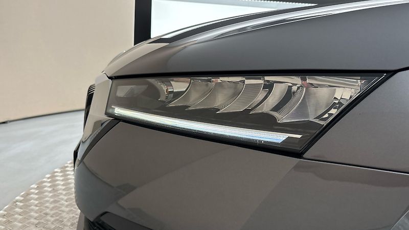 Škoda Octavia 2.0 TDI DSG Ambition Combi - fotka 18 z 25