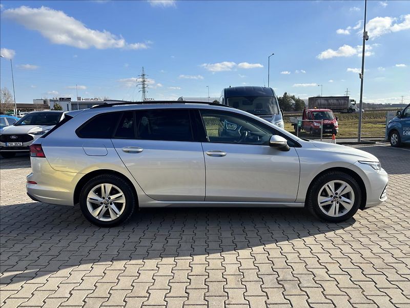 Volkswagen Golf 1,5 eTSI EVO 110 kW Life DSG - fotka 6 z 30